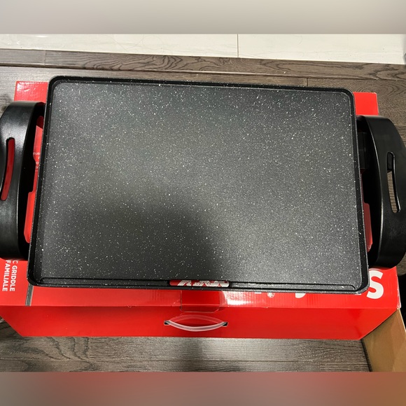 Good condition Comes with box.. please message open to offer - Picture 2 of 2